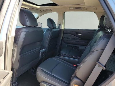 2023 Nissan Pathfinder SL 2WD