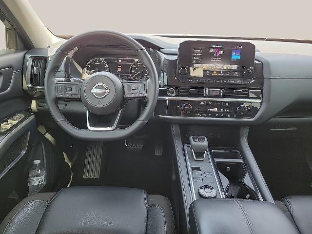 2023 Nissan Pathfinder SL 4WD
