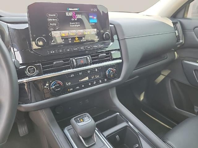2023 Nissan Pathfinder SL 4WD
