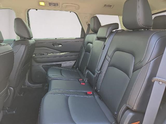 2023 Nissan Pathfinder SL 4WD