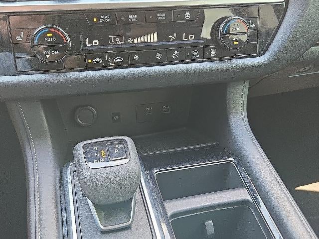 2023 Nissan Pathfinder SL 4WD