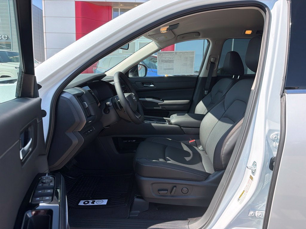 2026 Nissan Pathfinder SL 2WD