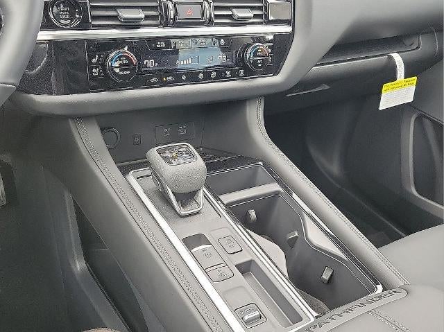 2025 Nissan Pathfinder Platinum 2WD