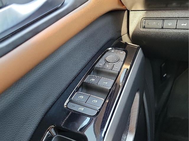 2025 Nissan Pathfinder Platinum 4WD