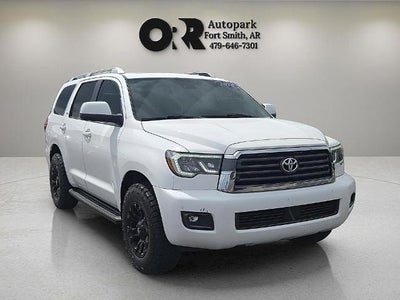 2018 Toyota Sequoia SR5 4WD (SE)