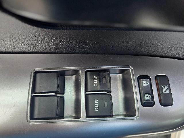 2018 Toyota Sequoia SR5 4WD (SE)