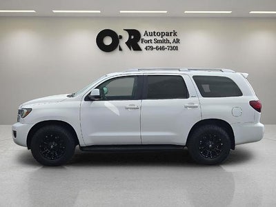 2018 Toyota Sequoia SR5 4WD (SE)