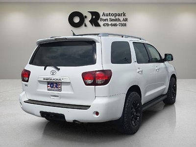 2018 Toyota Sequoia SR5 4WD (SE)