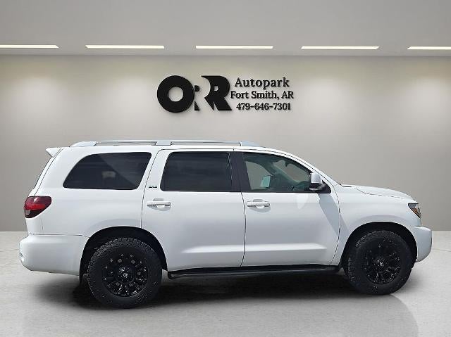 2018 Toyota Sequoia SR5 4WD (SE)