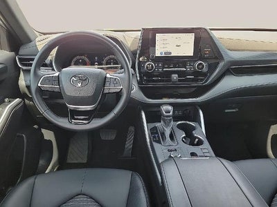 2025 Toyota Highlander XSE AWD (Natl)