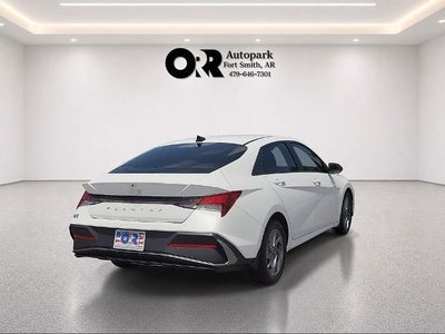 2024 Hyundai ELANTRA SEL IVT