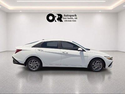 2024 Hyundai ELANTRA SEL IVT