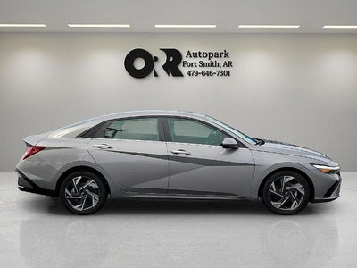 2024 Hyundai ELANTRA Limited IVT
