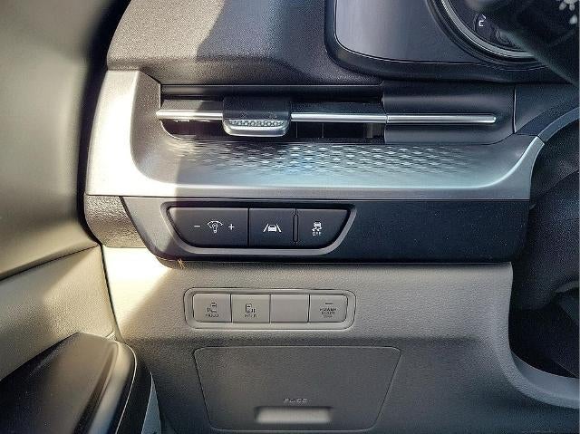 2024 Kia Carnival LX FWD